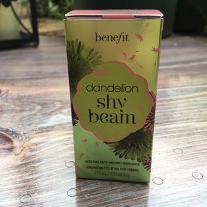 -Benefit Shy Beam matte highlighter-